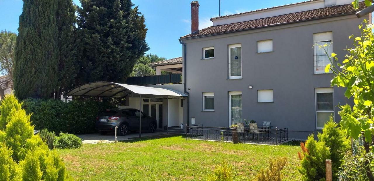 Rainbow Apartment Pula Exterior photo